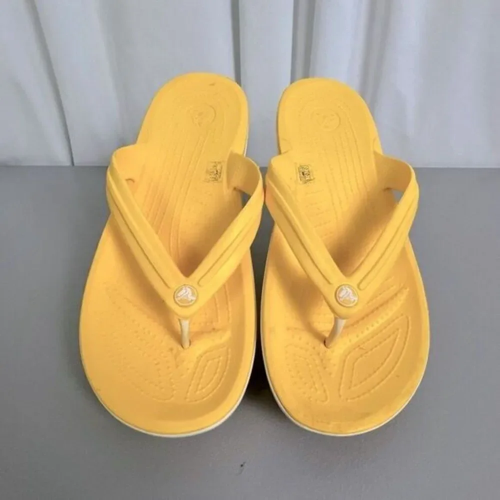 CROCS MENS YELLOW FLIP FLOPS SIZE 11
